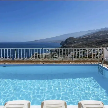 Pool&sea Views شقة *